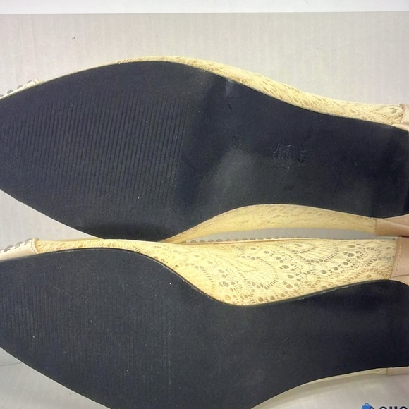 Size 11 Caparros Pointed toe lace heels - Picture 5 of 6